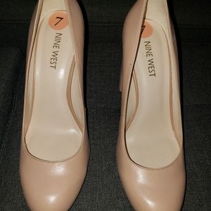 Nine West nude pumps size 7